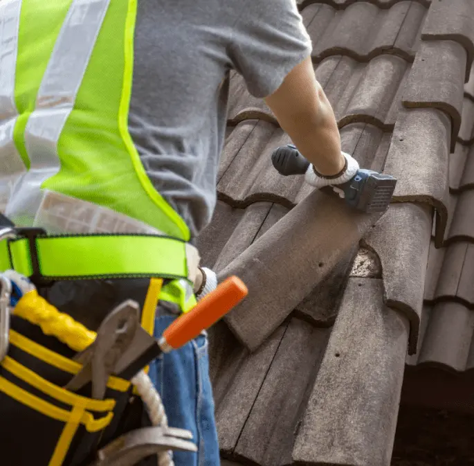 Queanbeyan roofer fixing broken tile on roof