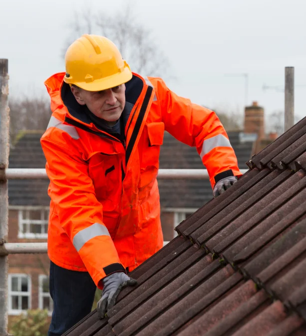 Bentleigh east roofer inspecting a tile roof